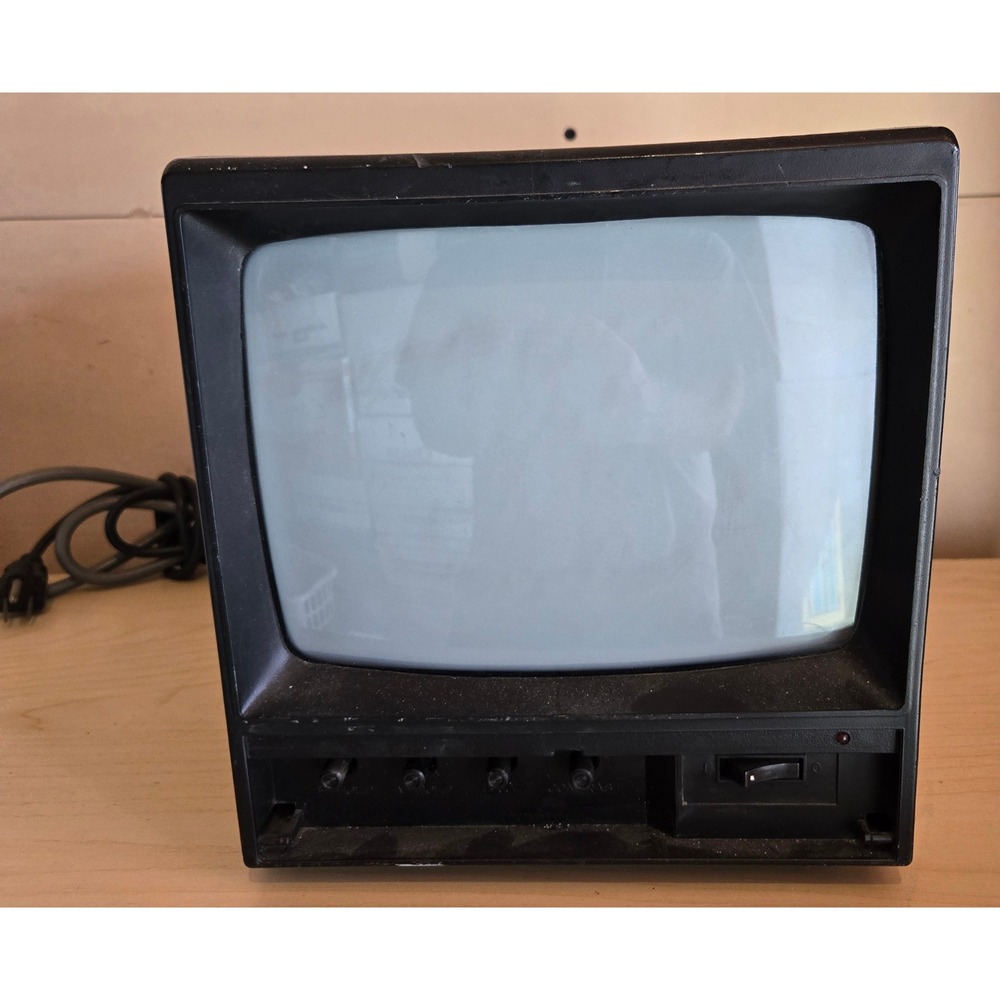 Vintage Crest VM 9 TW Mini CRT Security Monitor B&W Silver Black 1990 Untested
